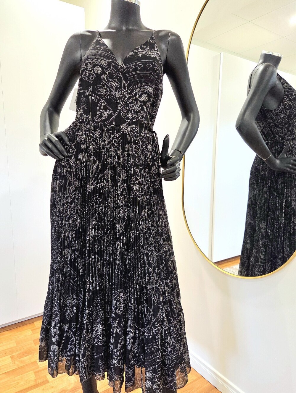 Wilfred Aritzia Beaune Wrap Front Pleated Midi Dress Black Floral NWT size M-L